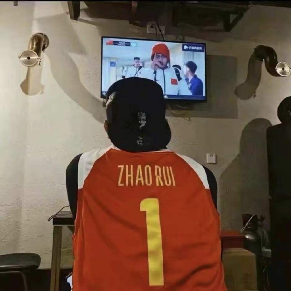 泽璇.看海